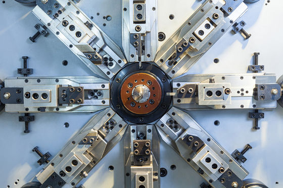 Primavera Camless del CNC de 11 AXIS que hace la máquina con el motor del hilandero, funcionamiento estable