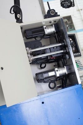 Alta precisión seis máquinas que arrollan 1000pcs/tasa de producción mínima de la primavera del CNC de AXIS